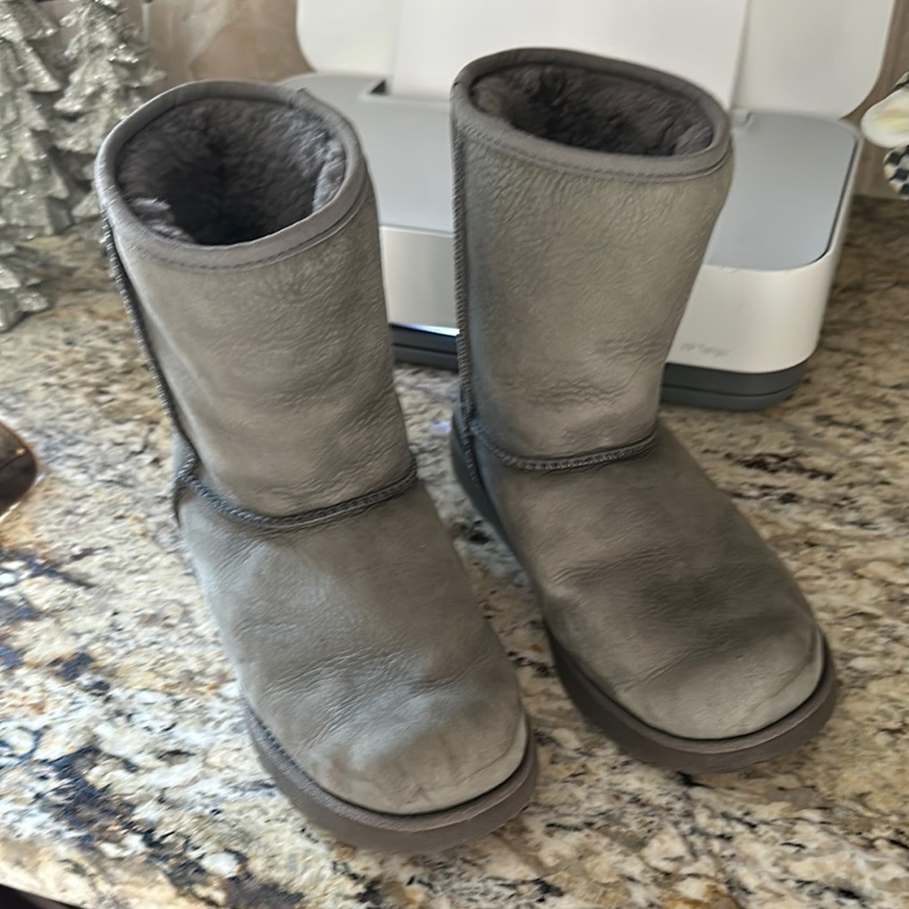 UGG Classic Short Boots - Gray